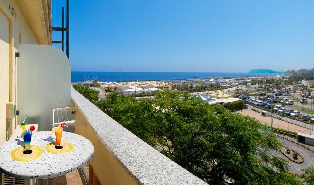 Hotel Alba Serena Misano Adriatico Εξωτερικό φωτογραφία